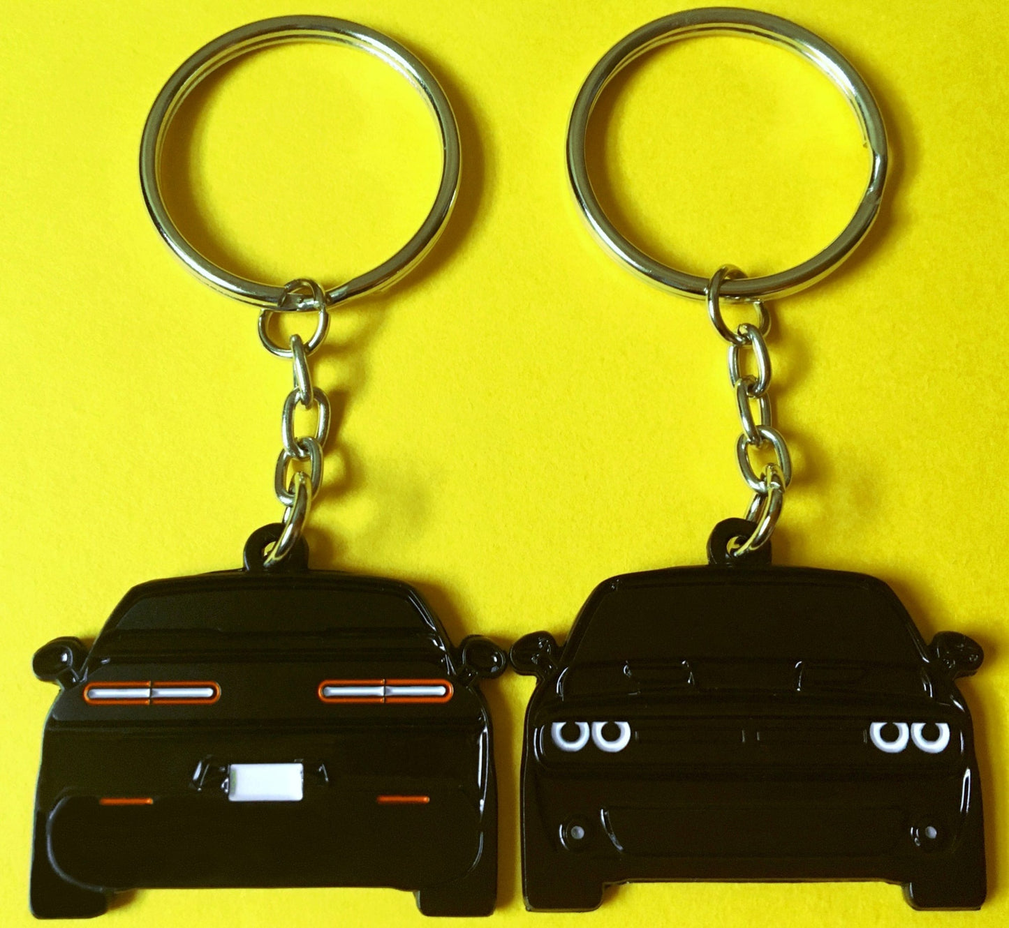 Keychain that fits on a key fob cover For Challenger Scatpack In Black, key ring gift idea for car guys, car enthusiasts, gearheads, petrolhead, gearhead, and more. Gifts for boyfriend, girlfriend, mother, father, brother, sister, him, her, mom, dad and much more. Scat pack jet tag double sided. 392 and 345 hemi or SRT, RT, and R/T.