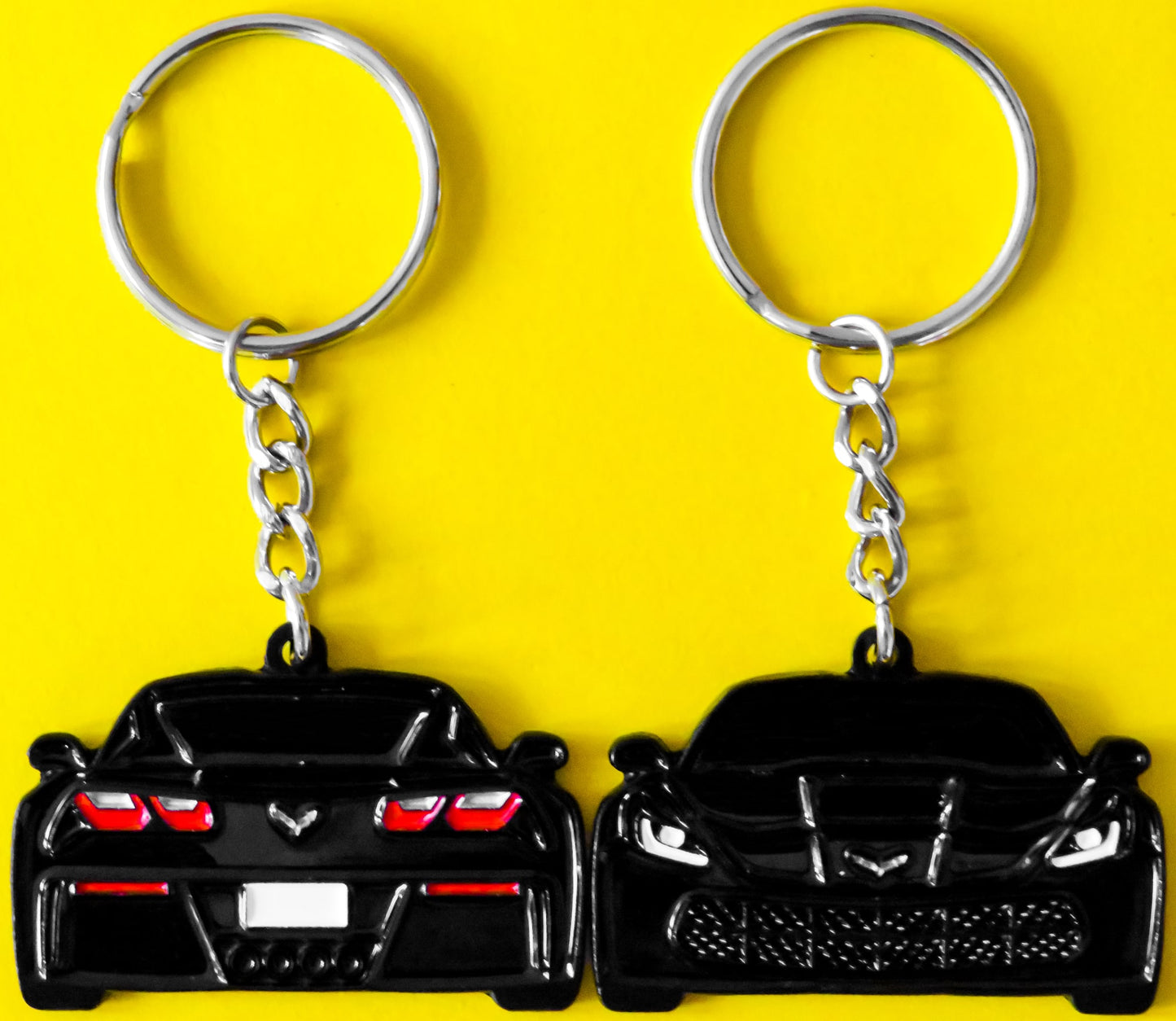 Black Chevrolet Chevy C7 Corvette Stingray Z06 ZR1 Keychain Gift For Car Enthusiasts, Car Guys, Gearheads, Father, Dad, Mother, Mom, Boyfriend, Him, Girlfriend, Her, and more. American muscle car enamel pin patch unique gift idea. Jet tag key ring that fits on a key fob cover for Chevy owners and fans.