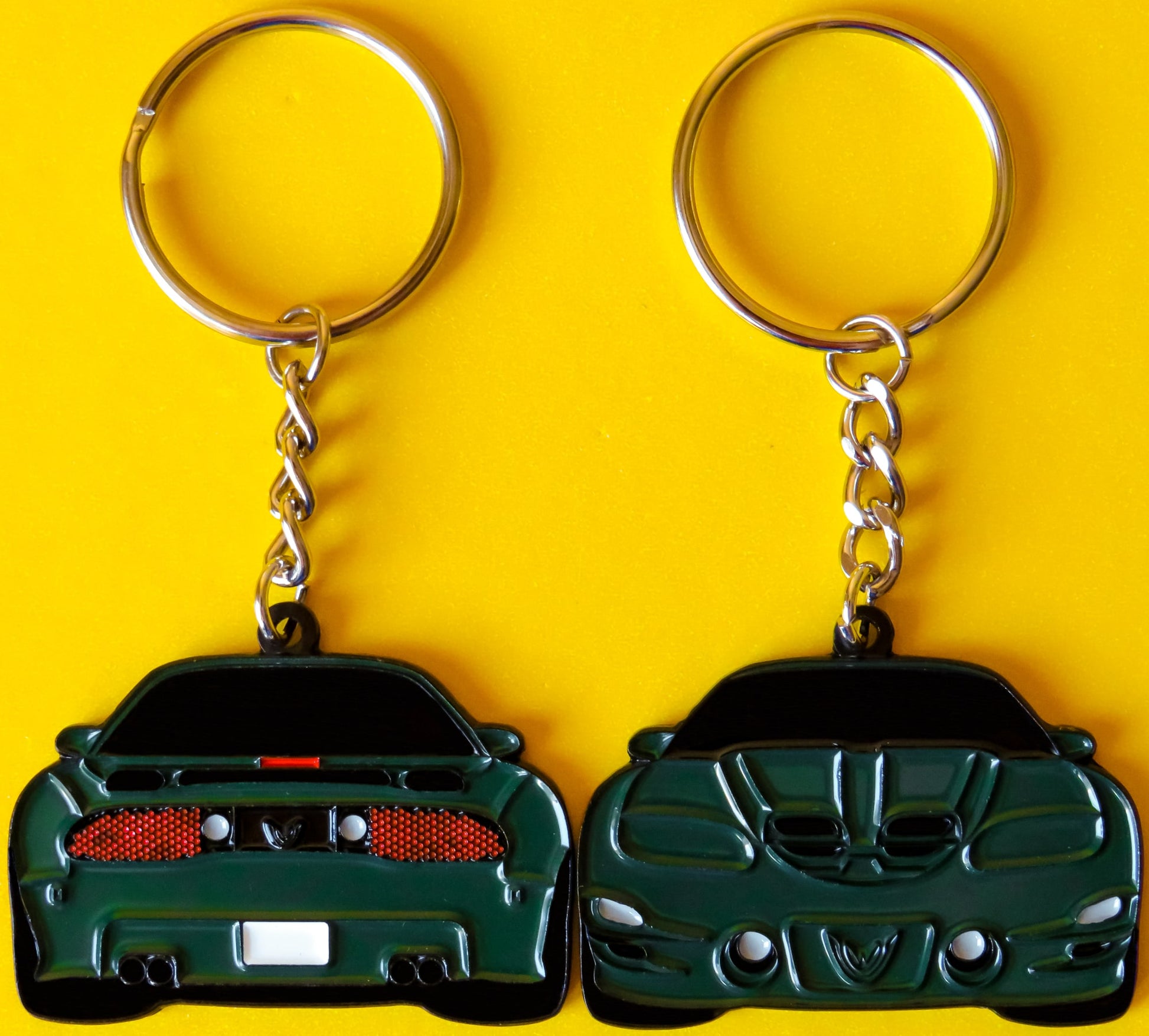 Green Pontiac Trans Am WS6 Formula Firebird Keychain Gift For Car Enthusiasts, Car Guys, Gearheads, Father, Dad, Mother, Mom, Boyfriend, Him, Girlfriend, Her, and more. American muscle car enamel pin patch unique gift idea. Jet tag key ring lanyard for Pontiac owners and fans.