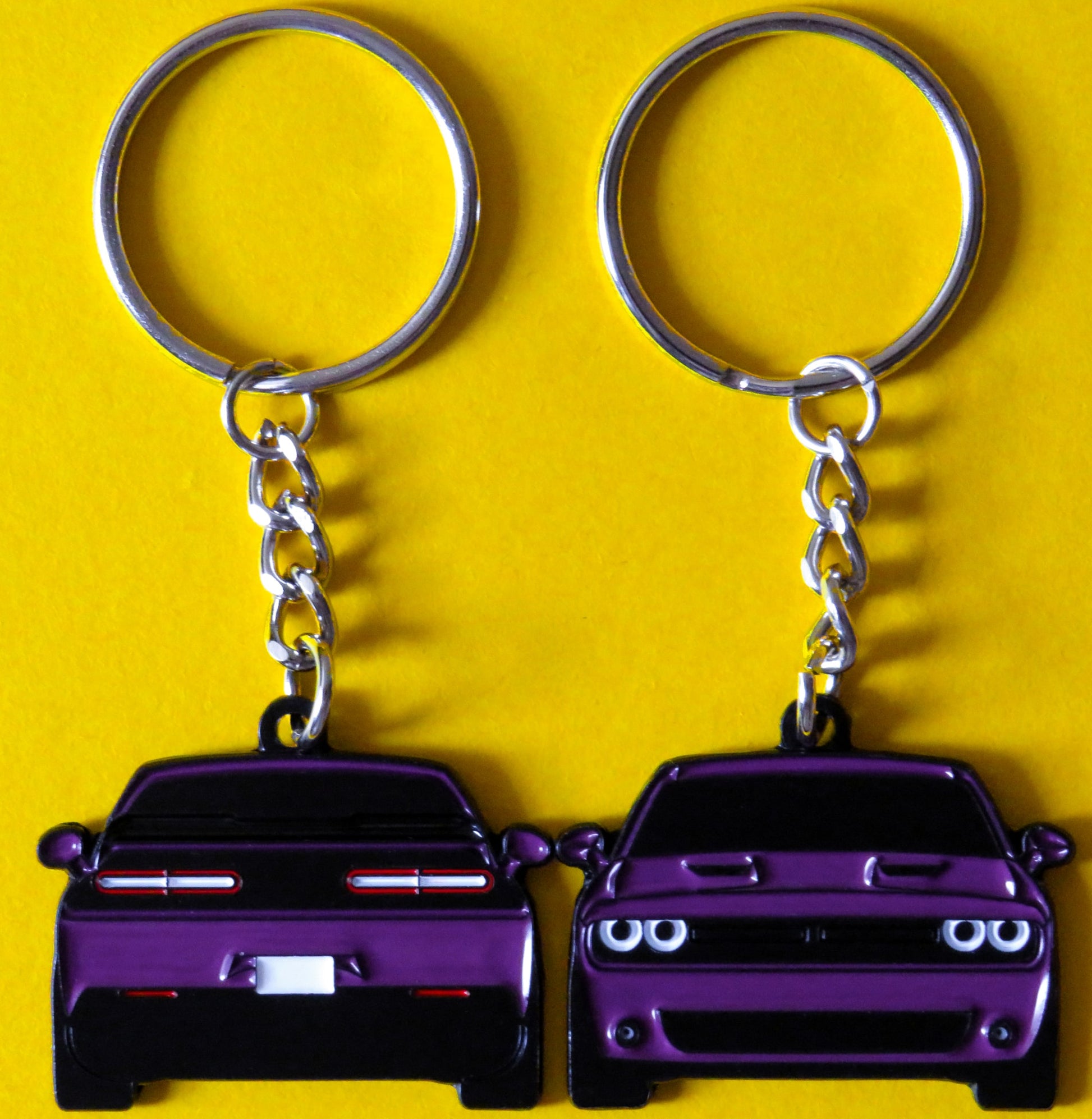 Keychain that fits on a key fob cover For Challenger Scatpack In Hellraisin, key ring gift idea for car guys, car enthusiasts, gearheads, petrolhead, gearhead, and more. Gifts for boyfriend, girlfriend, mother, father, brother, sister, him, her, mom, dad and much more. Scat pack jet tag double sided. 392 and 345 hemi or SRT, RT, and R/T.