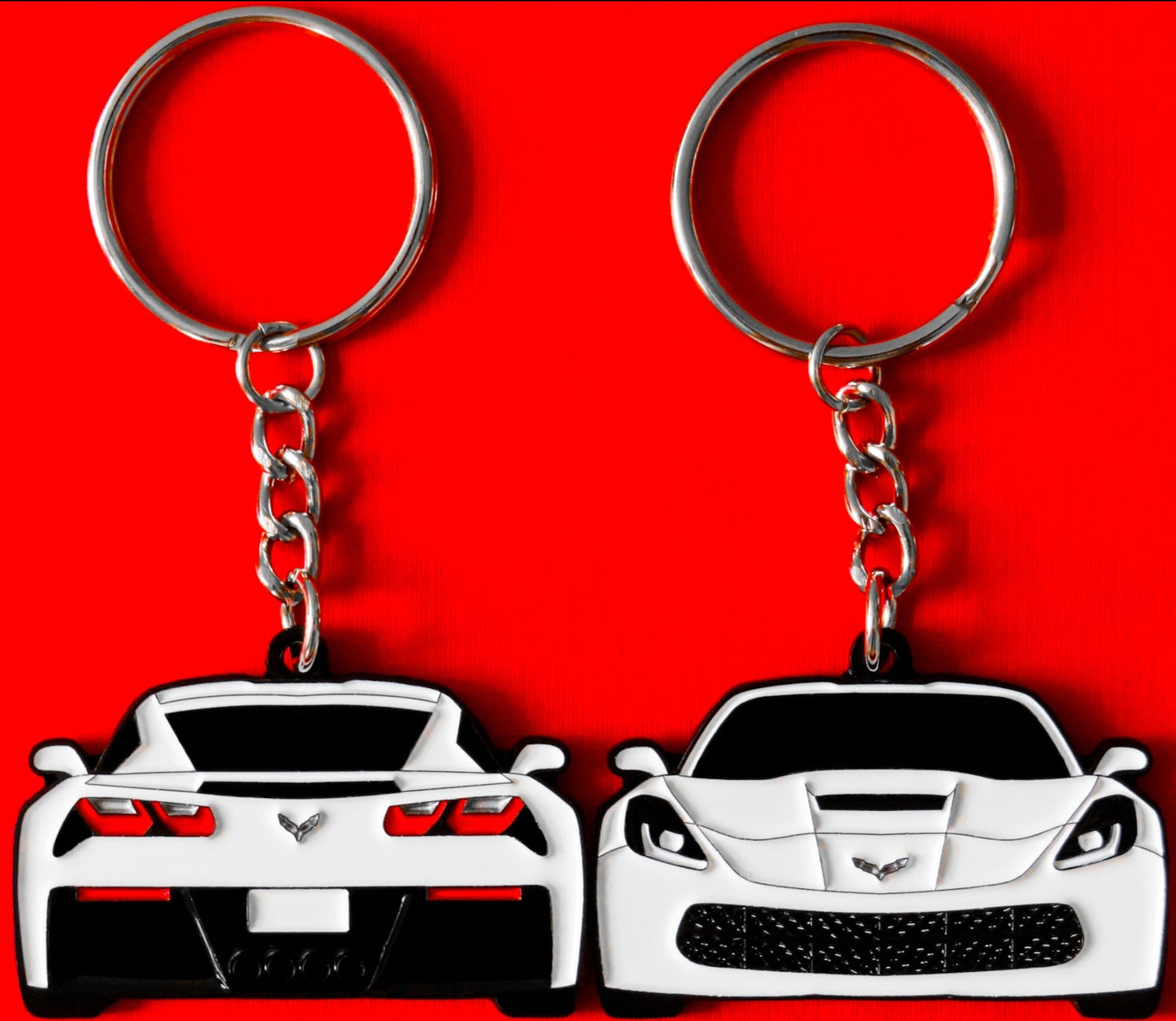 White Chevrolet Chevy C7 Corvette Stingray Z06 ZR1 Keychain Gift For Car Enthusiasts, Car Guys, Gearheads, Father, Dad, Mother, Mom, Boyfriend, Him, Girlfriend, Her, and more. American muscle car enamel pin patch unique gift idea. Jet tag key ring that fits on a key fob cover for Chevy owners and fans.