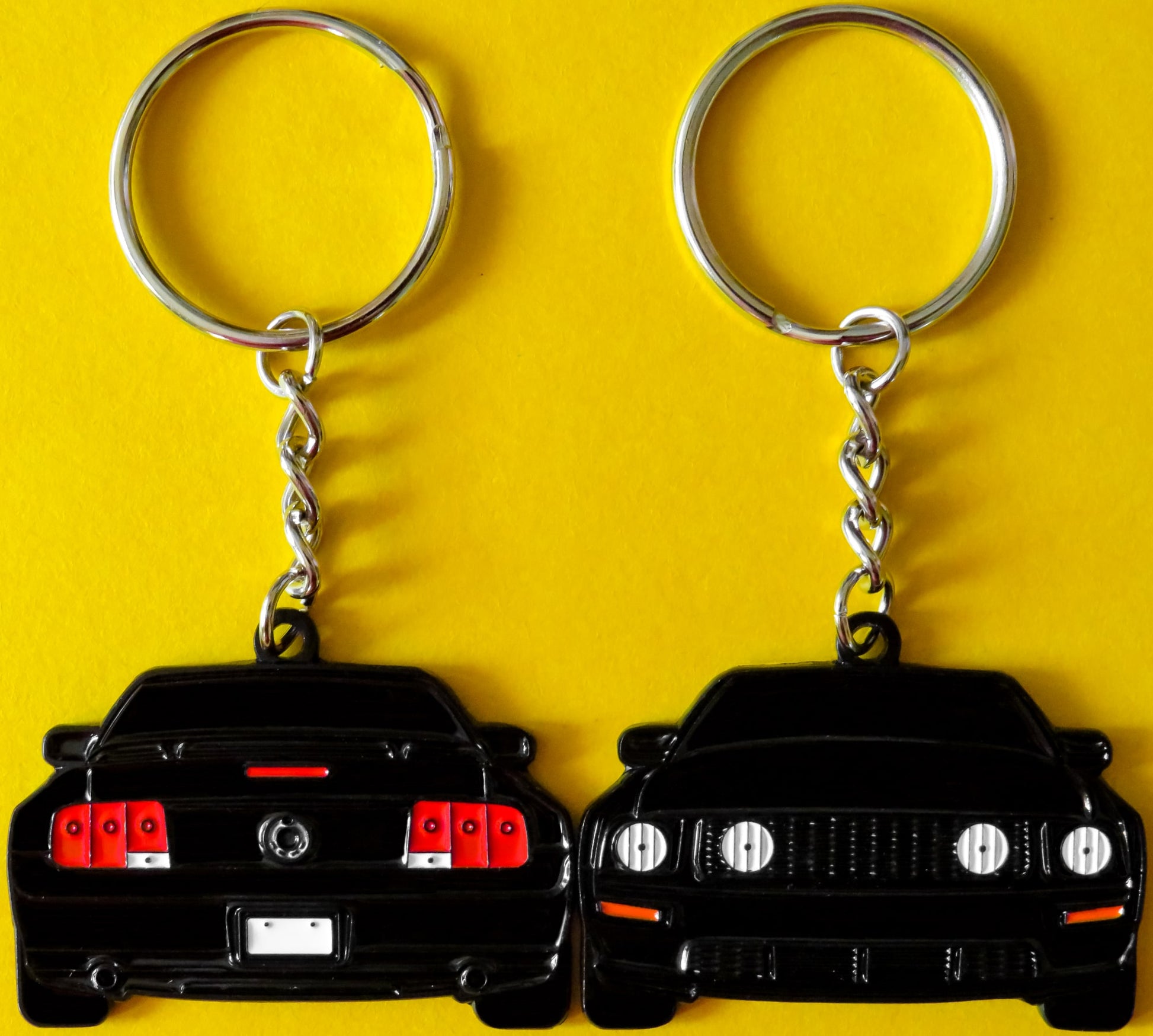 Keychain that fits on a key fob cover for a black Ford Mustang fifth generation S197 Stang lanyard for car guys and enthusiasts, girlfriend, boyfriend, father, dad, mother, mom, him, her, and more. Apparel and parts for muscle cars 2005 2006 2007 2008 2009 4.6