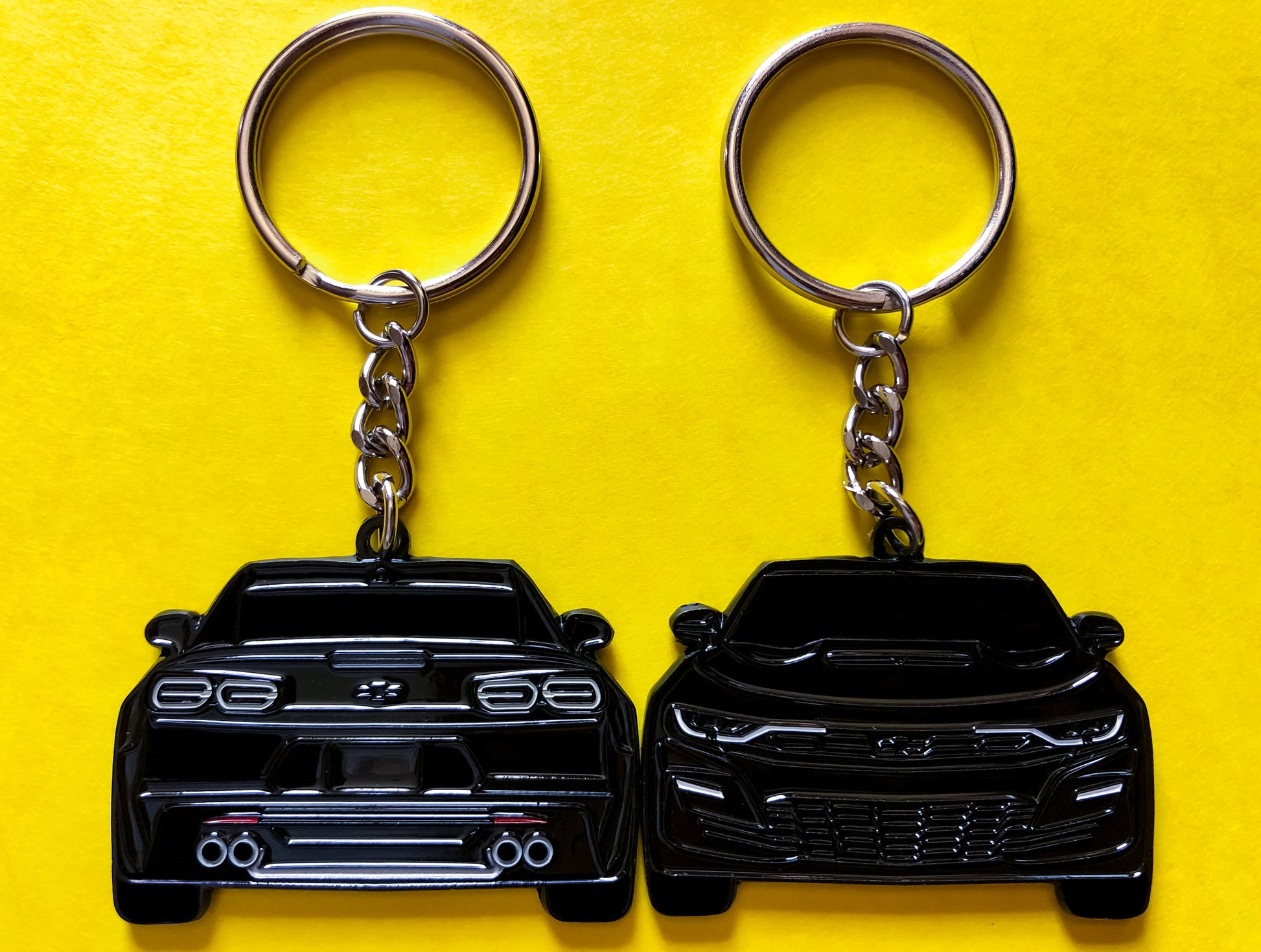 Enamel Keychain Pin Patch Lanyard that fits on a key fob cover For 2020 2021 2022 2023 2024 black Chevy Camaro SS RS ZL1 1LE Sixth Generation 6th Gen American muscle car accessories, jet tag, key ring gift ideas for car guys, car enthusiasts, gearheads, father, mother, dad, mom, him, her, boyfriend, girlfriend and more.